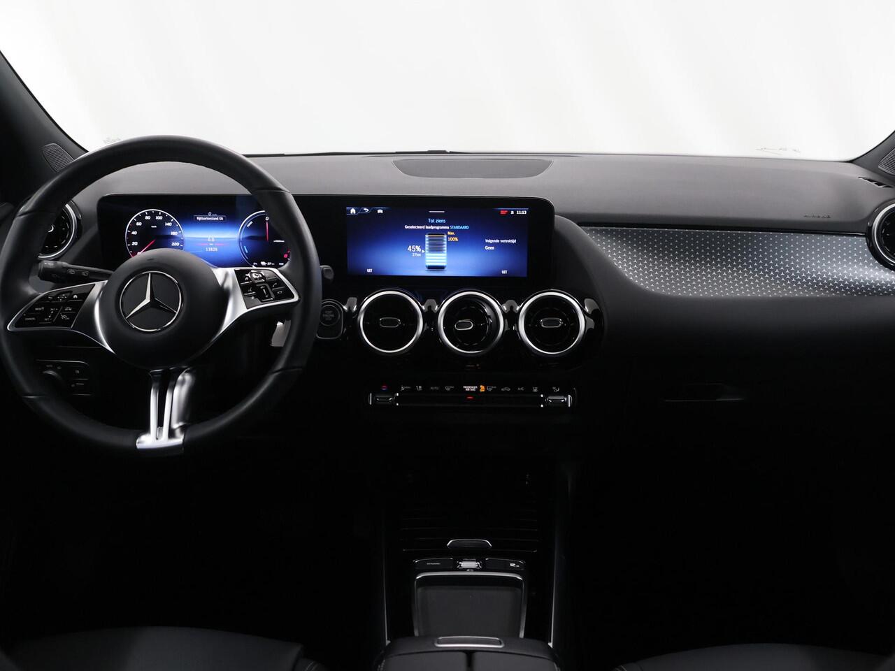 Mercedes-Benz GLA-KLASSE 250 e Luxury Line | Trekhaak | Getint glas | Apple carplay | Stuurverwarming |