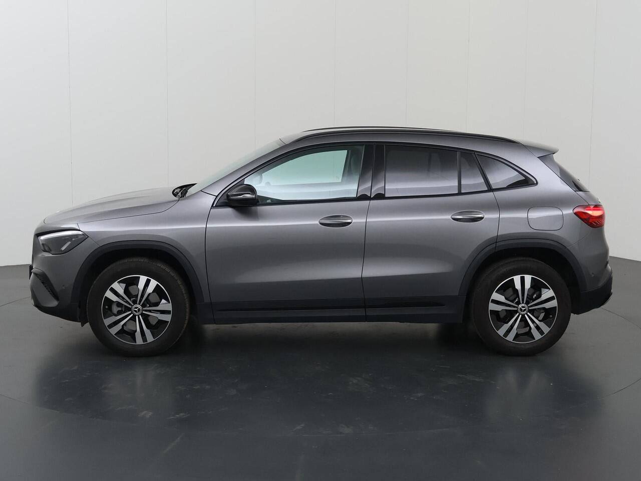 Mercedes-Benz GLA-KLASSE 250 e Luxury Line | Stoelverwarming | Night pakket | Winter pakket | Trekhaak |