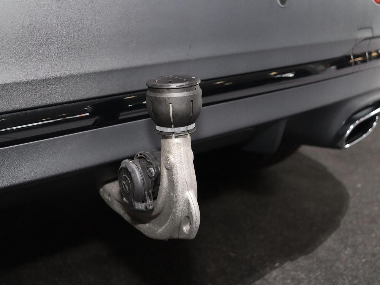 Mercedes-Benz GLA-KLASSE 250 e AMG Line | Night | Panoramadak | Trekhaak | Stoelverwarming | Stuurverwarming | 19" lichtmetalen velgen |