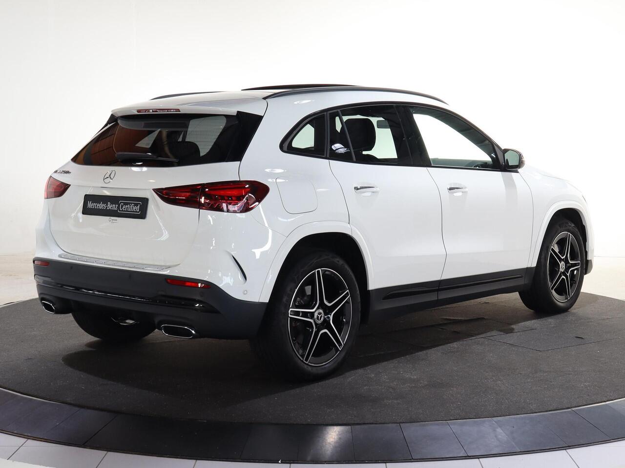 Mercedes-Benz GLA-KLASSE 250 e AMG Line | Night | Panoramadak | Trekhaak | Stoelverwarming | Stuurverwarming | 19" lichtmetalen velgen |