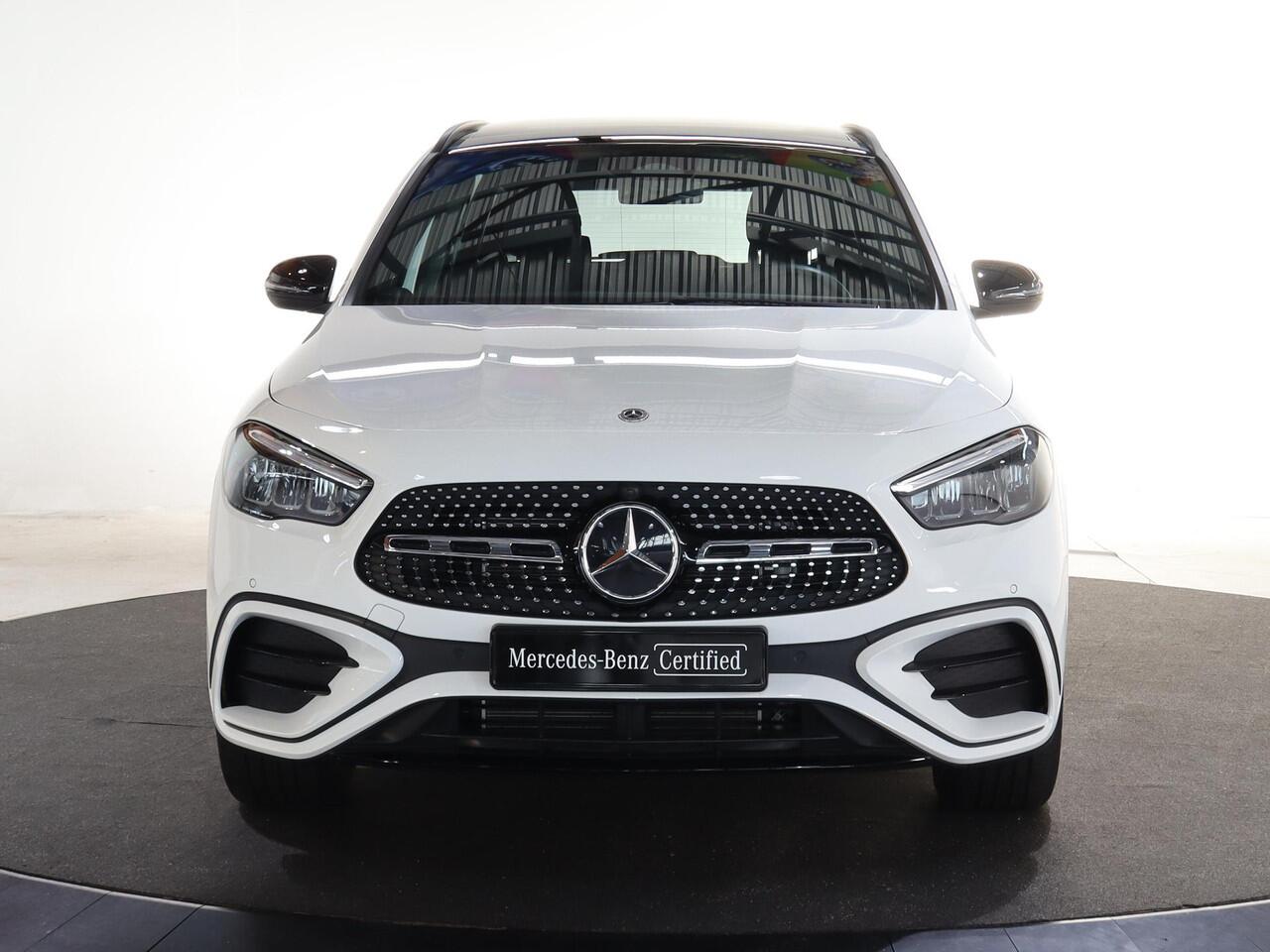 Mercedes-Benz GLA-KLASSE 250 e AMG Line | Night | Panoramadak | Trekhaak | Stoelverwarming | Stuurverwarming | 19" lichtmetalen velgen |