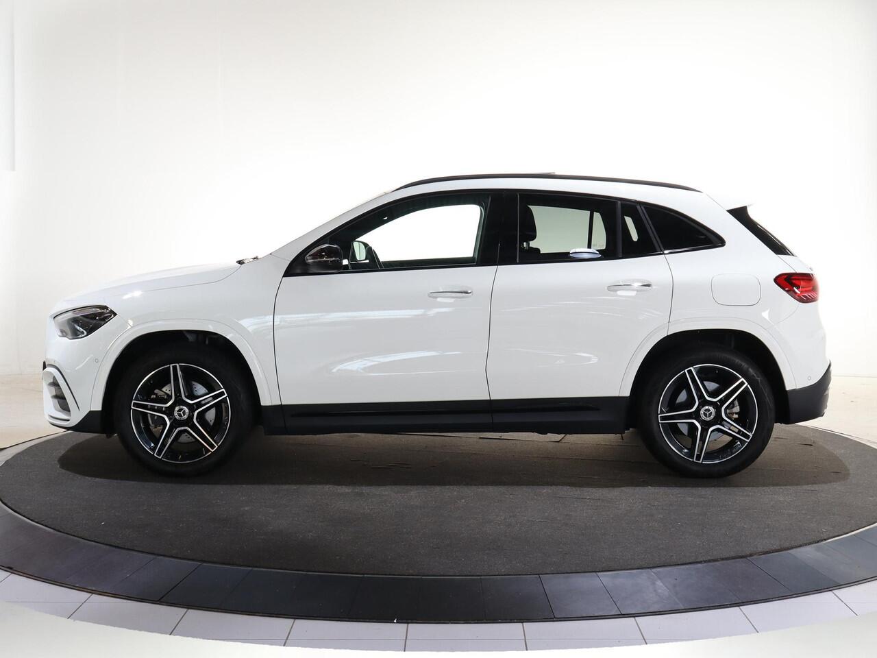 Mercedes-Benz GLA-KLASSE 250 e AMG Line | Night | Panoramadak | Trekhaak | Stoelverwarming | Stuurverwarming | 19" lichtmetalen velgen |