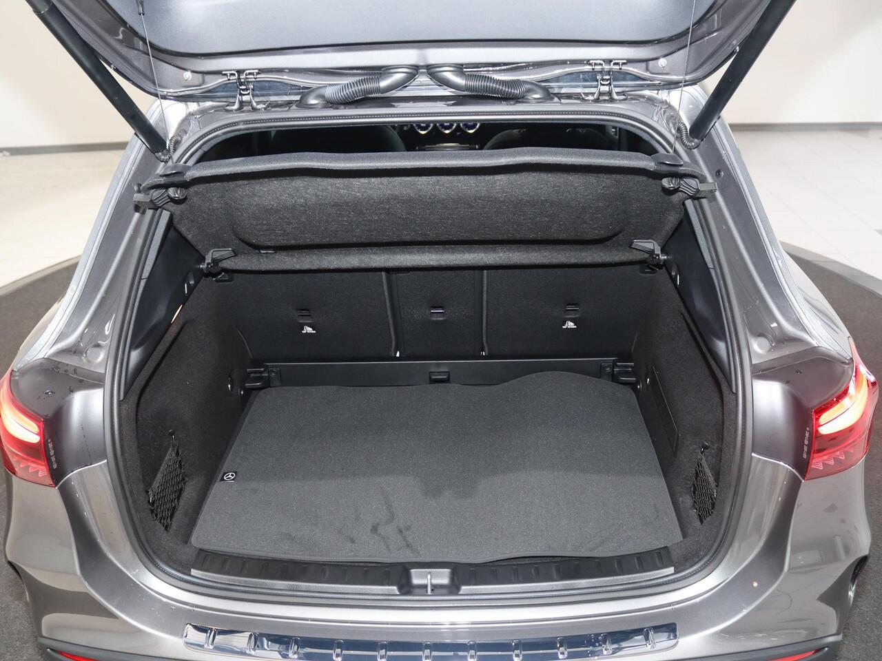 Mercedes-Benz GLA-KLASSE 180 Business Solution AMG | Panoramaschuifdak | Premium Plus | head-up display | Trekhaak