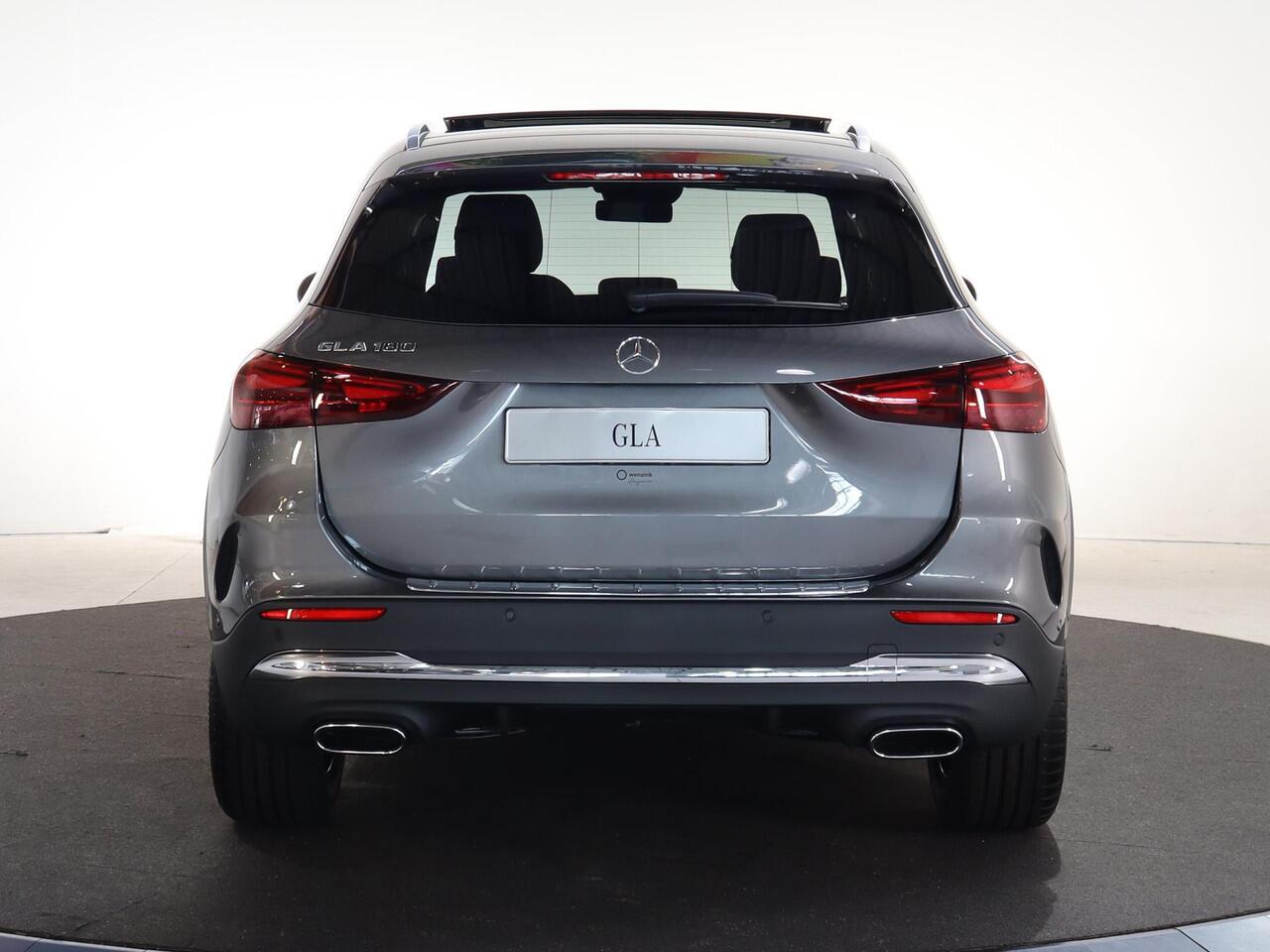 Mercedes-Benz GLA-KLASSE 180 Business Solution AMG | Panoramaschuifdak | Premium Plus | head-up display | Trekhaak