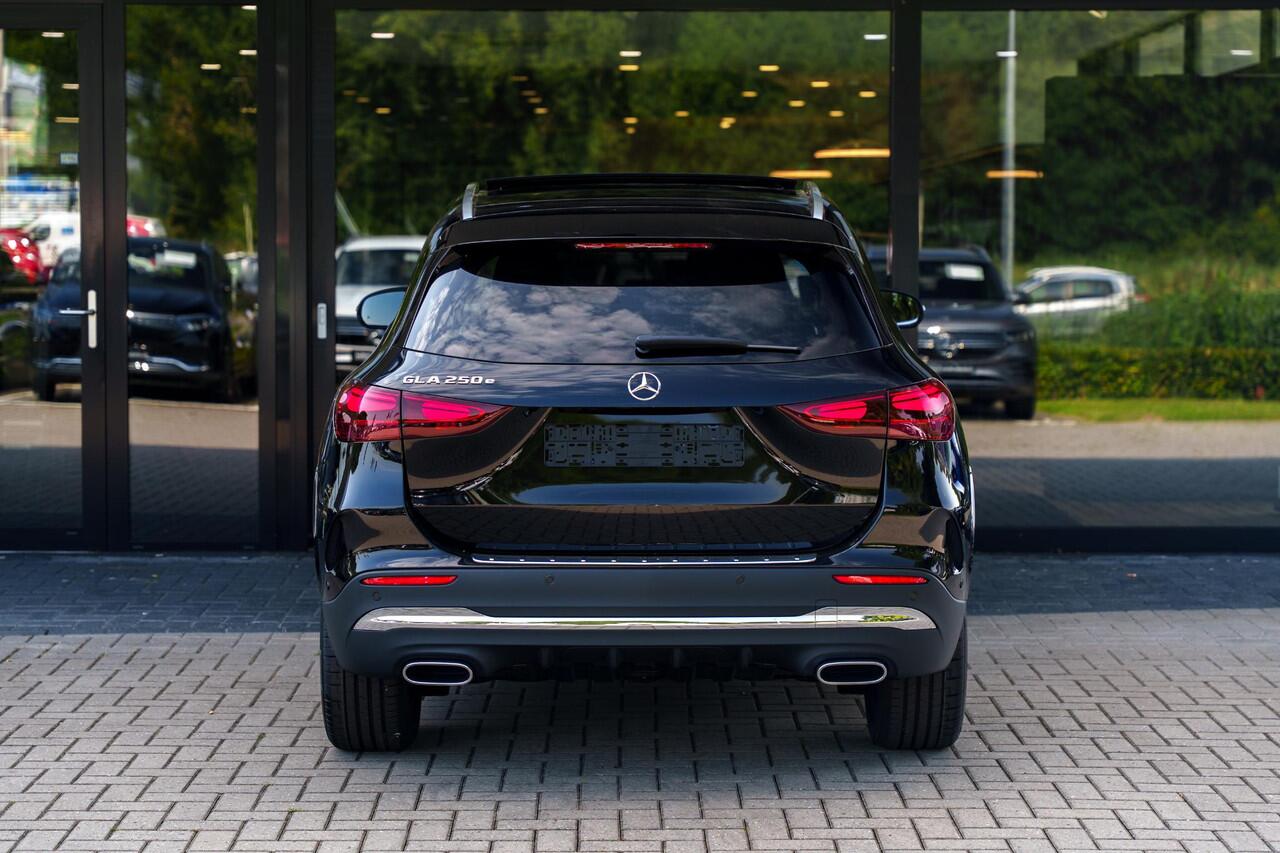Mercedes-Benz GLA-KLASSE 250e Business Solution AMG | Premium Plus pakket | Panoramaschuifdak | Stoelverwarming | 360° camera | Premium Plus | Head-up display | Dodehoekassistent |