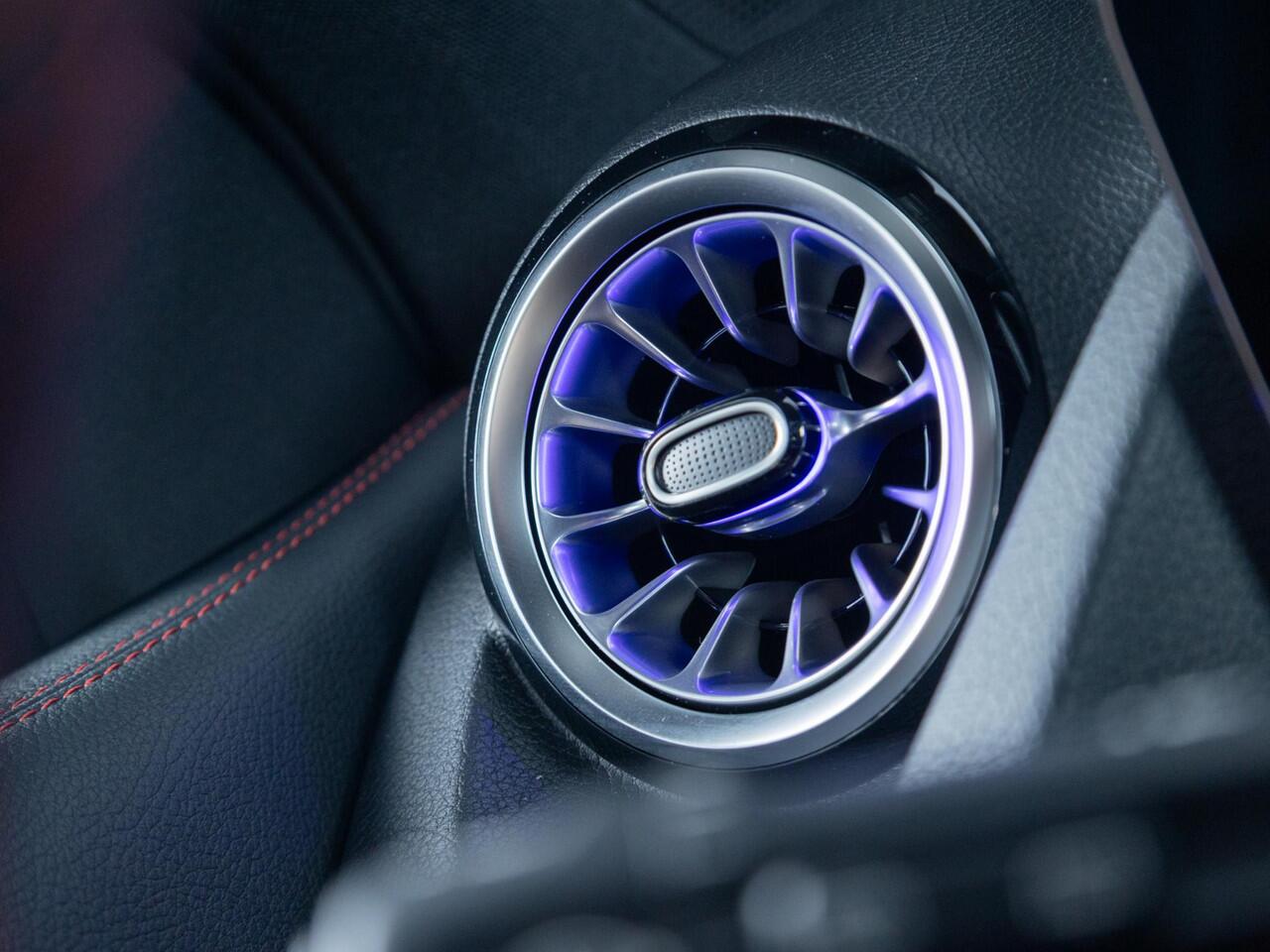 Mercedes-Benz GLA-KLASSE 250 e Business Solution AMG Panorama dak | Trekhaak