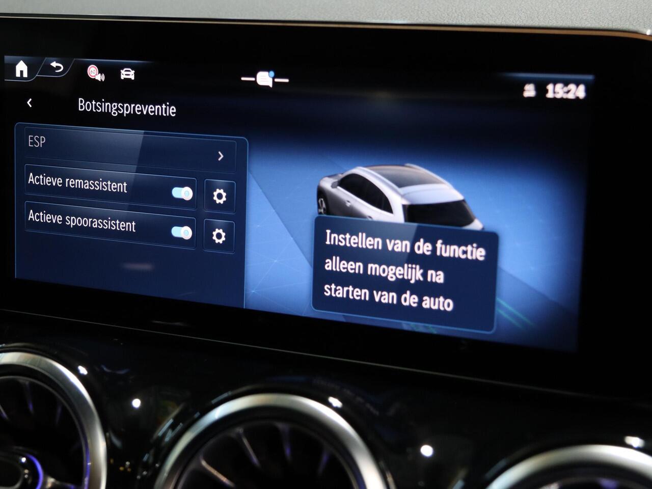 Mercedes-Benz GLA-KLASSE 250e Business Solution AMG | Panoramisch schuifdak | Night pakket | Achteruitrijcamera | Led Koplampen |