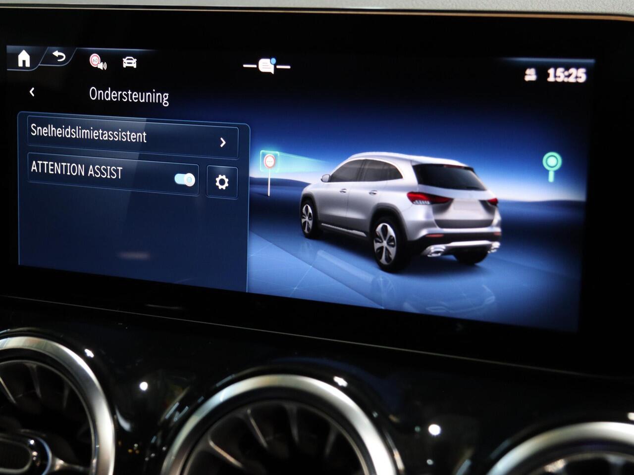 Mercedes-Benz GLA-KLASSE 250e Business Solution AMG | Panoramisch schuifdak | Night pakket | Achteruitrijcamera | Led Koplampen |