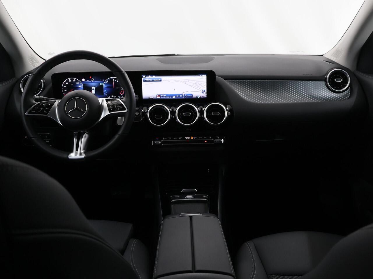 Mercedes-Benz GLA-KLASSE 250 e Luxury Line | Trekhaak | Night pakket | Multibeam | Winter pakket | Parkeercamera |