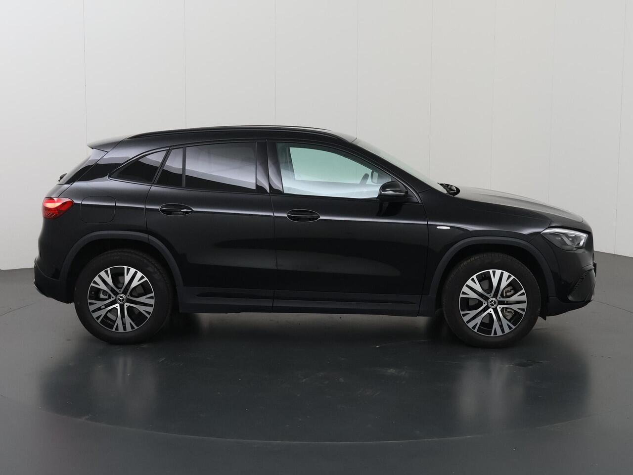 Mercedes-Benz GLA-KLASSE 250 e Luxury Line | Trekhaak | Night pakket | Multibeam | Winter pakket | Parkeercamera |