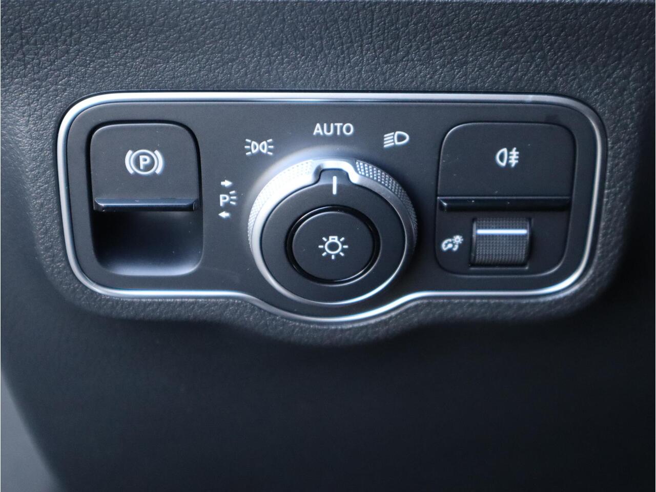 Mercedes-Benz GLA-KLASSE 180 AMG Line