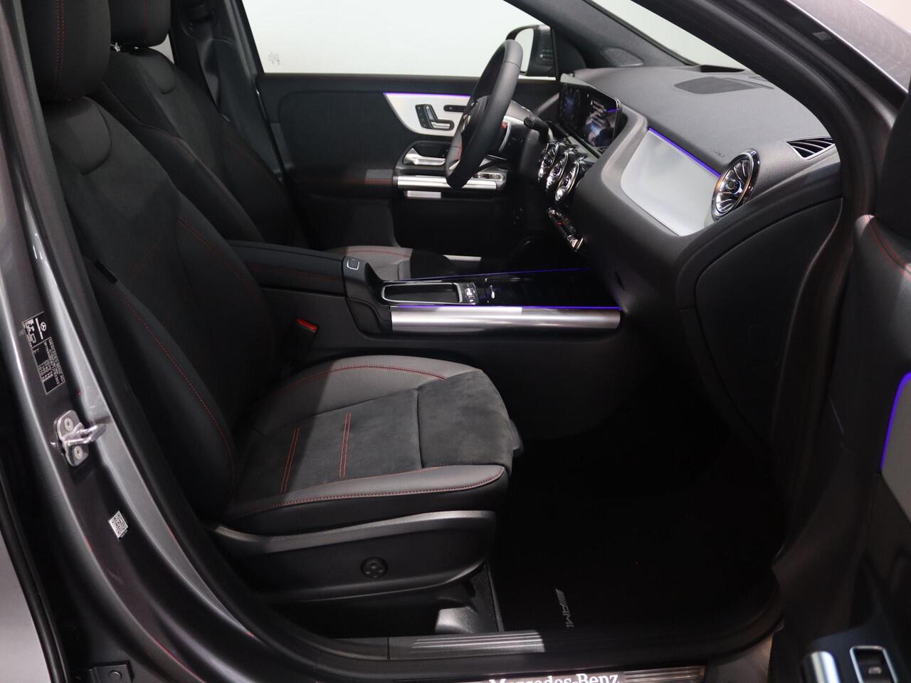 Mercedes-Benz GLA-KLASSE 180 Business Solution AMG | Panoramaschuifdak | Premium Plus | head-up display | Trekhaak