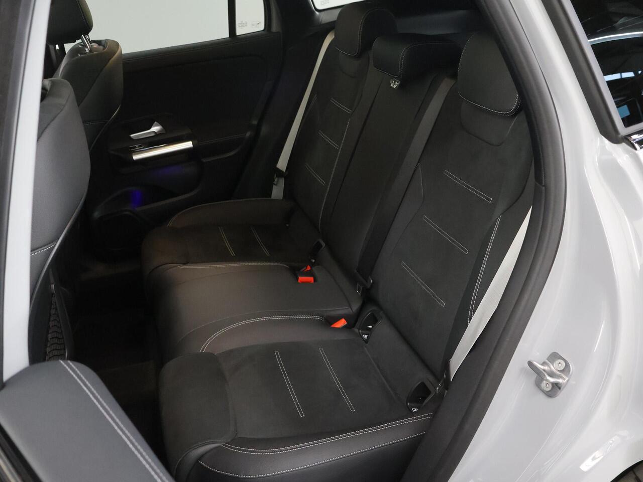 Mercedes-Benz GLA-KLASSE 250 e AMG Line | Panoramadak | Trekhaak | 20 inch | Night pakket |