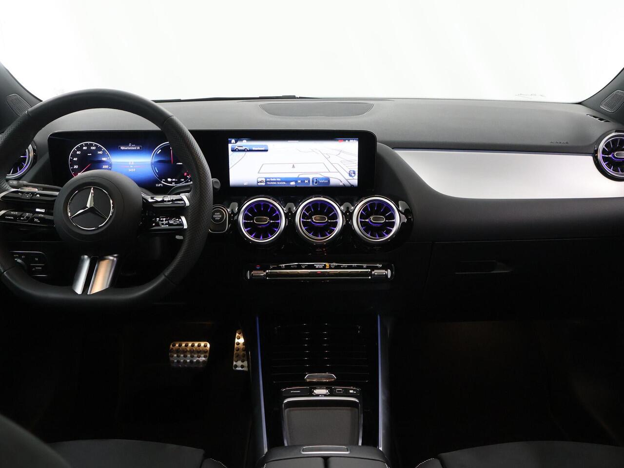 Mercedes-Benz GLA-KLASSE 250 e AMG Line | Panoramadak | Trekhaak | 20 inch | Night pakket |