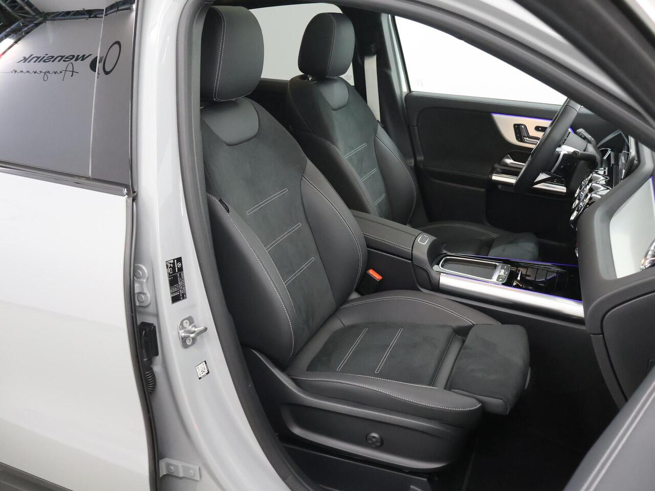 Mercedes-Benz GLA-KLASSE 250 e AMG Night | Panoramadak | Trekhaak wegklapbaar | 20 inch | Dodehoekassistent | Easy Pack achterklep