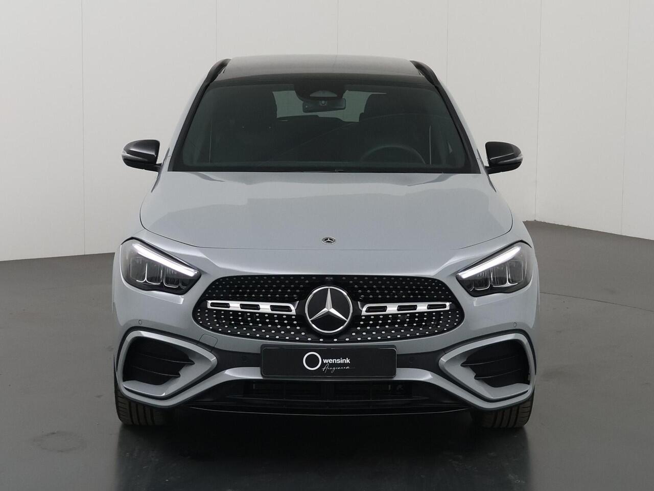 Mercedes-Benz GLA-KLASSE 250 e AMG Night | Panoramadak | Trekhaak wegklapbaar | 20 inch | Dodehoekassistent | Easy Pack achterklep
