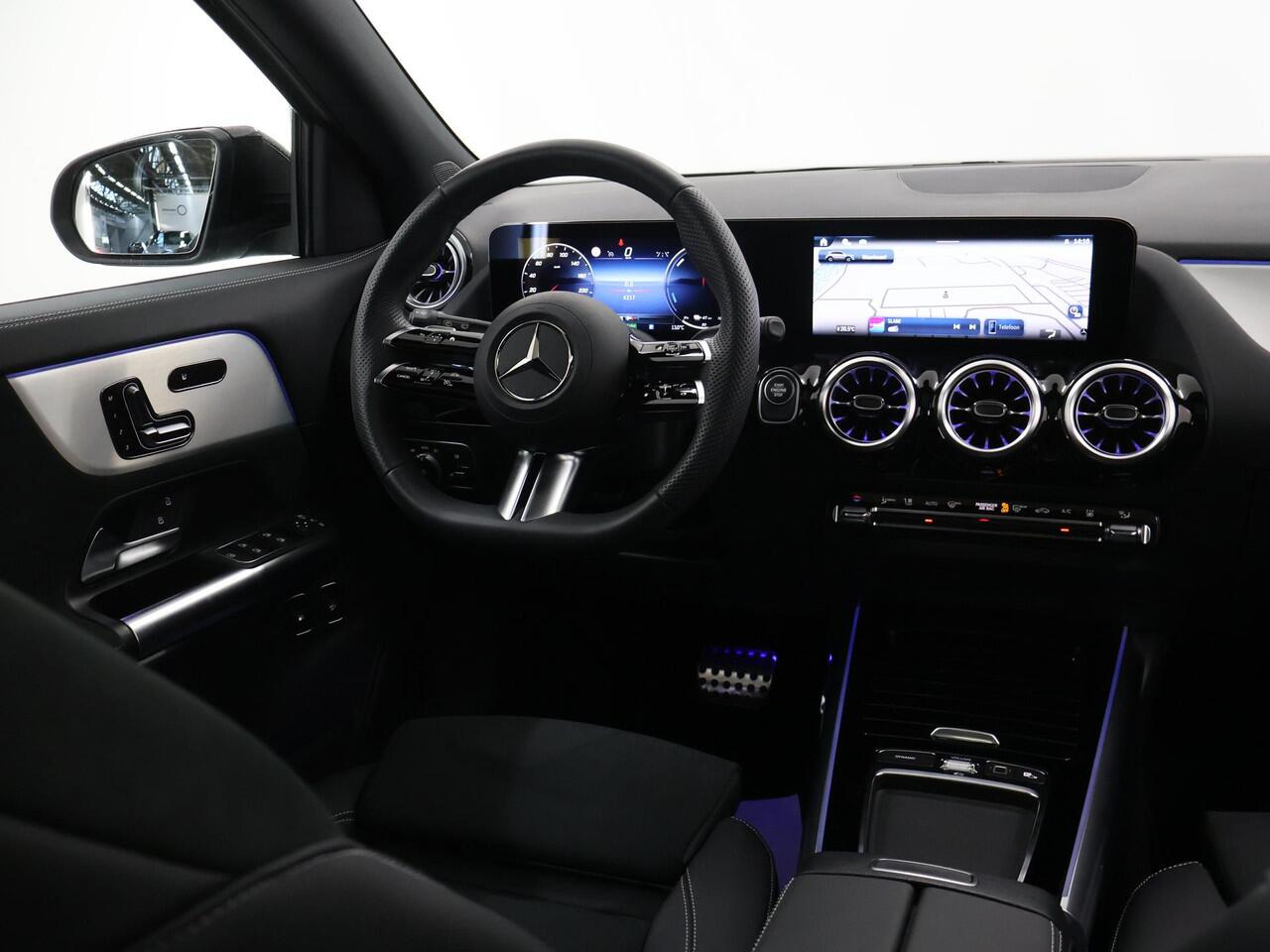 Mercedes-Benz GLA-KLASSE 250 e AMG Night | Panoramadak | Trekhaak wegklapbaar | 20 inch | Dodehoekassistent | Easy Pack achterklep