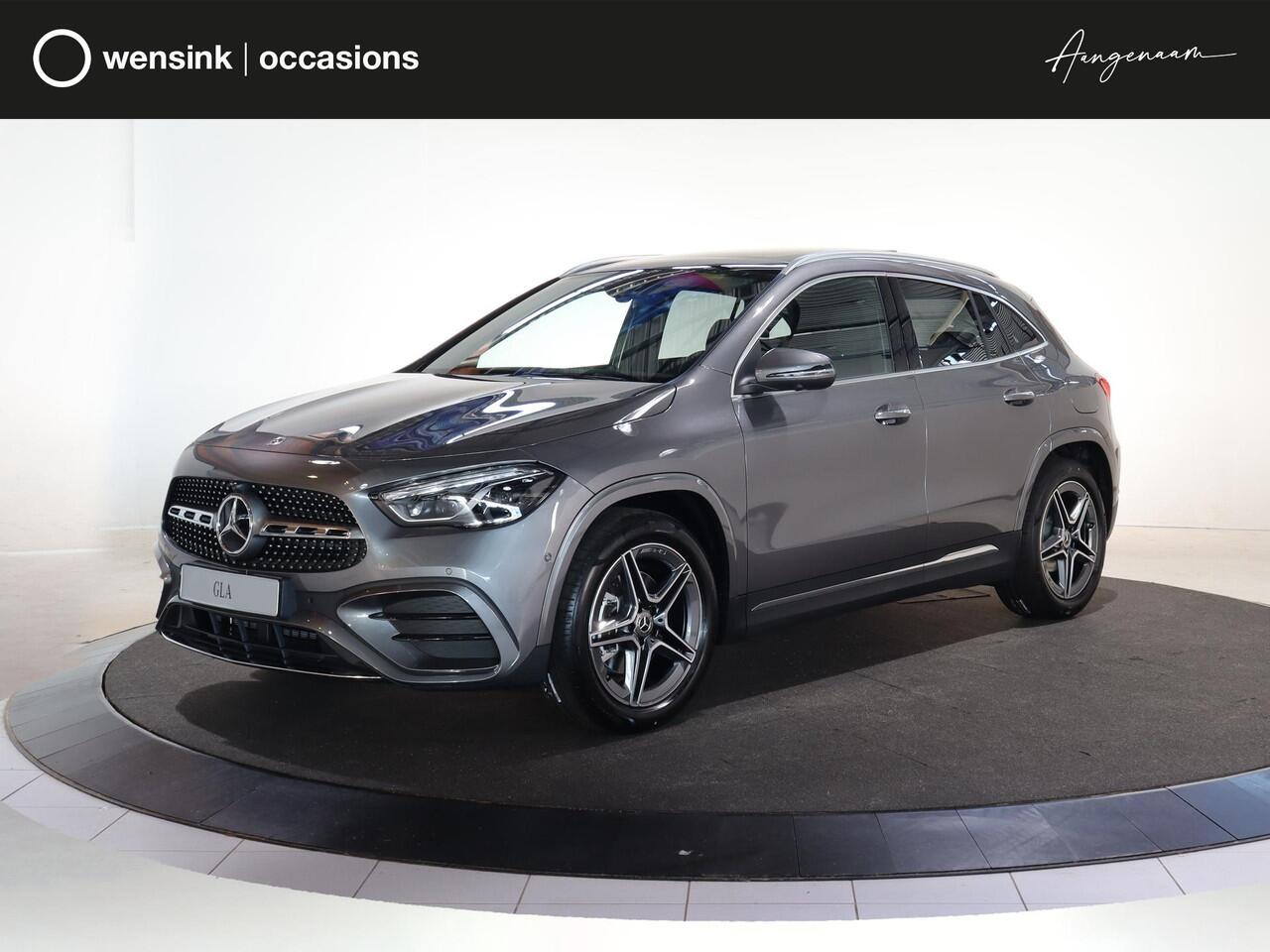 Mercedes-Benz GLA-KLASSE 180 Business Solution AMG | Panoramadak | Premium Plus | HUD | Elek. Uitklapbare Trekhaak | Multibeam LED | Keyless Entry/Go |