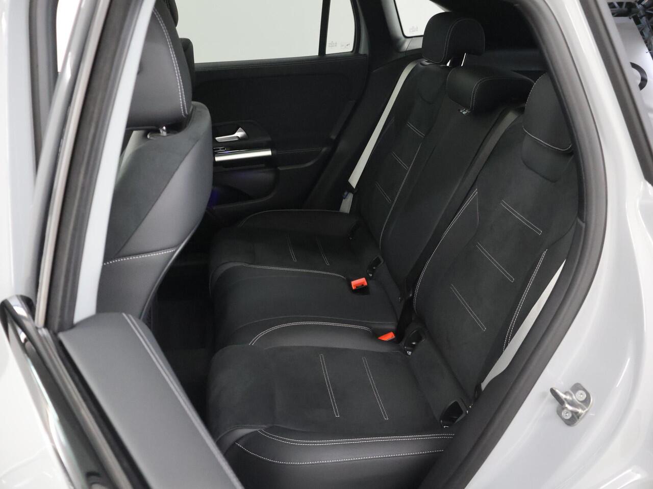 Mercedes-Benz GLA-KLASSE 250 e AMG Line | Panoramadak | Trekhaak | 20 inch | Night pakket |