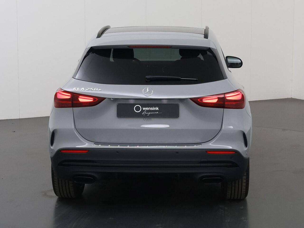 Mercedes-Benz GLA-KLASSE 250 e AMG Line | Panoramadak | Trekhaak | 20 inch | Night pakket |