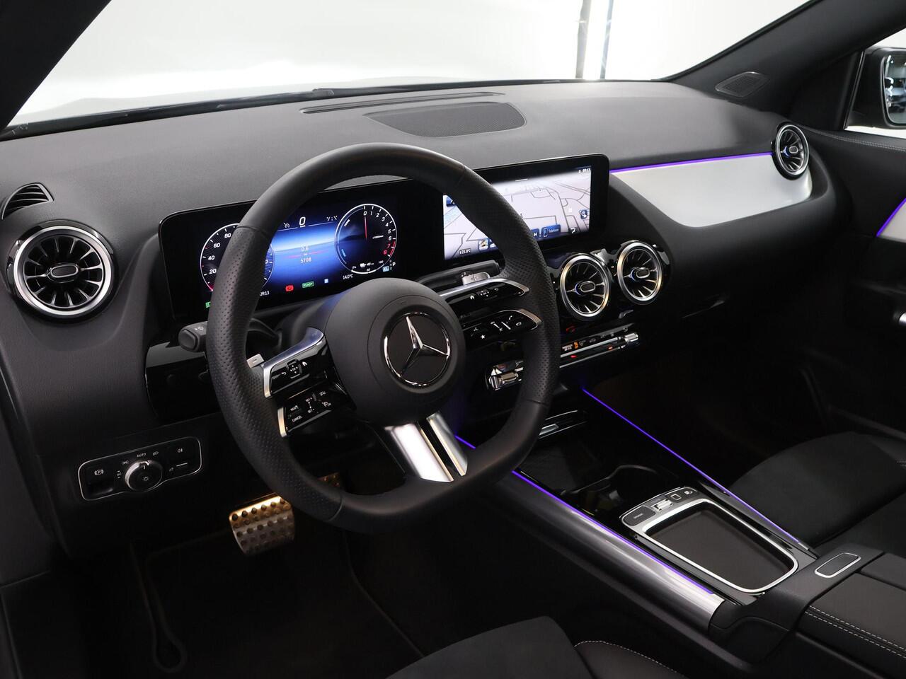 Mercedes-Benz GLA-KLASSE 250 e AMG Line | Panoramadak | Trekhaak | 20 inch | Night pakket |