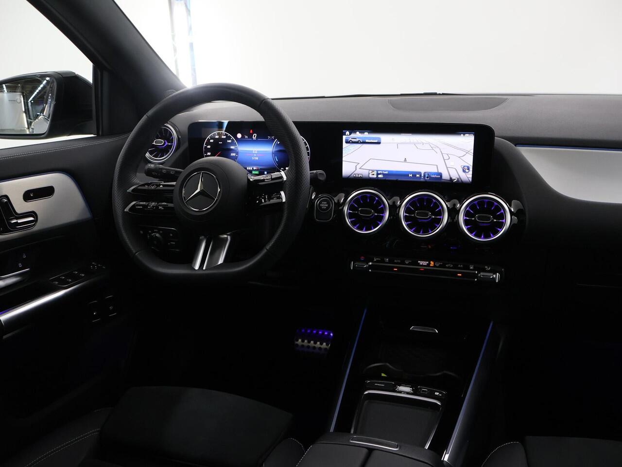 Mercedes-Benz GLA-KLASSE 250 e AMG Line | Panoramadak | Trekhaak | 20 inch | Night pakket |