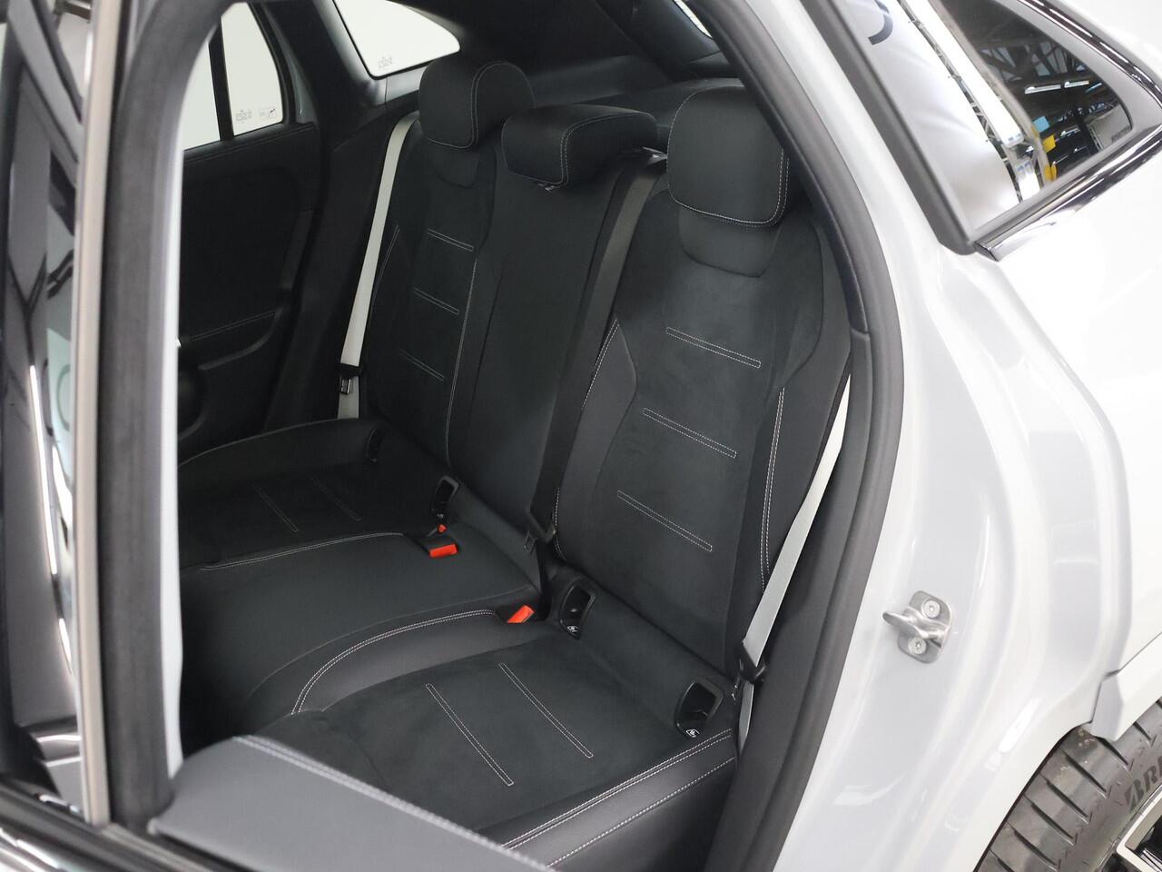 Mercedes-Benz GLA-KLASSE 250 e AMG Line | Panoramadak | Trekhaak | 20 inch | Night pakket |