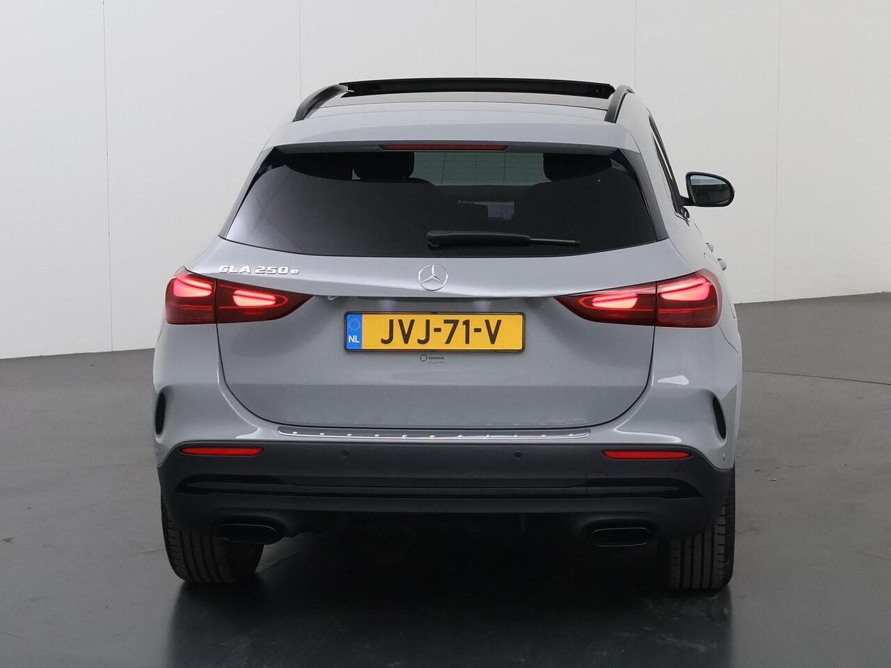 Mercedes-Benz GLA-KLASSE 250 e AMG Line | Panoramadak | Trekhaak | 20 inch | Night pakket |