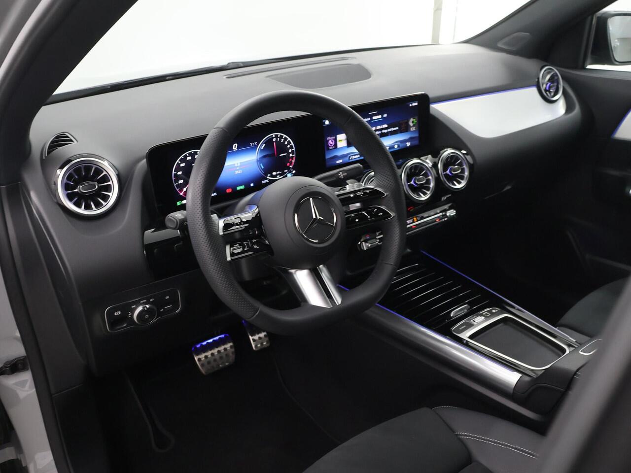 Mercedes-Benz GLA-KLASSE 250 e AMG Line | Panoramadak | Trekhaak | 20 inch | Night pakket |