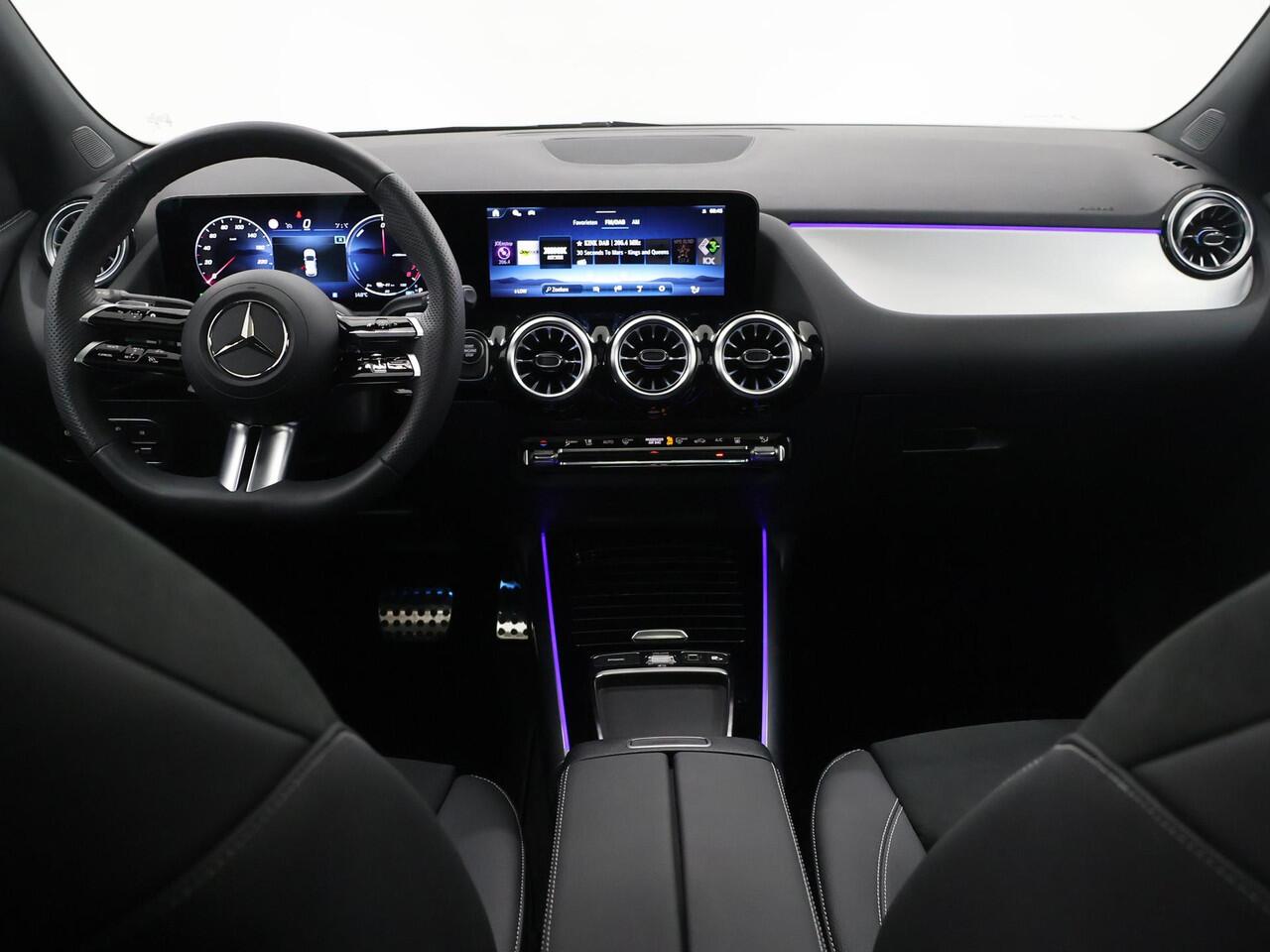 Mercedes-Benz GLA-KLASSE 250 e AMG Line | Panoramadak | Trekhaak | 20 inch | Night pakket |