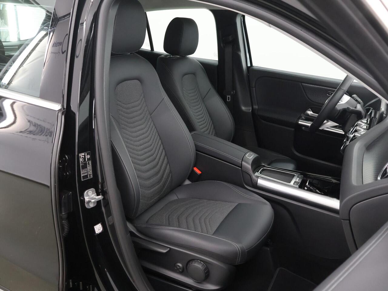 Mercedes-Benz GLA-KLASSE 250 e Luxury Line | Elektrische achterklep | Winter pakket | Achteruitrijcamera |