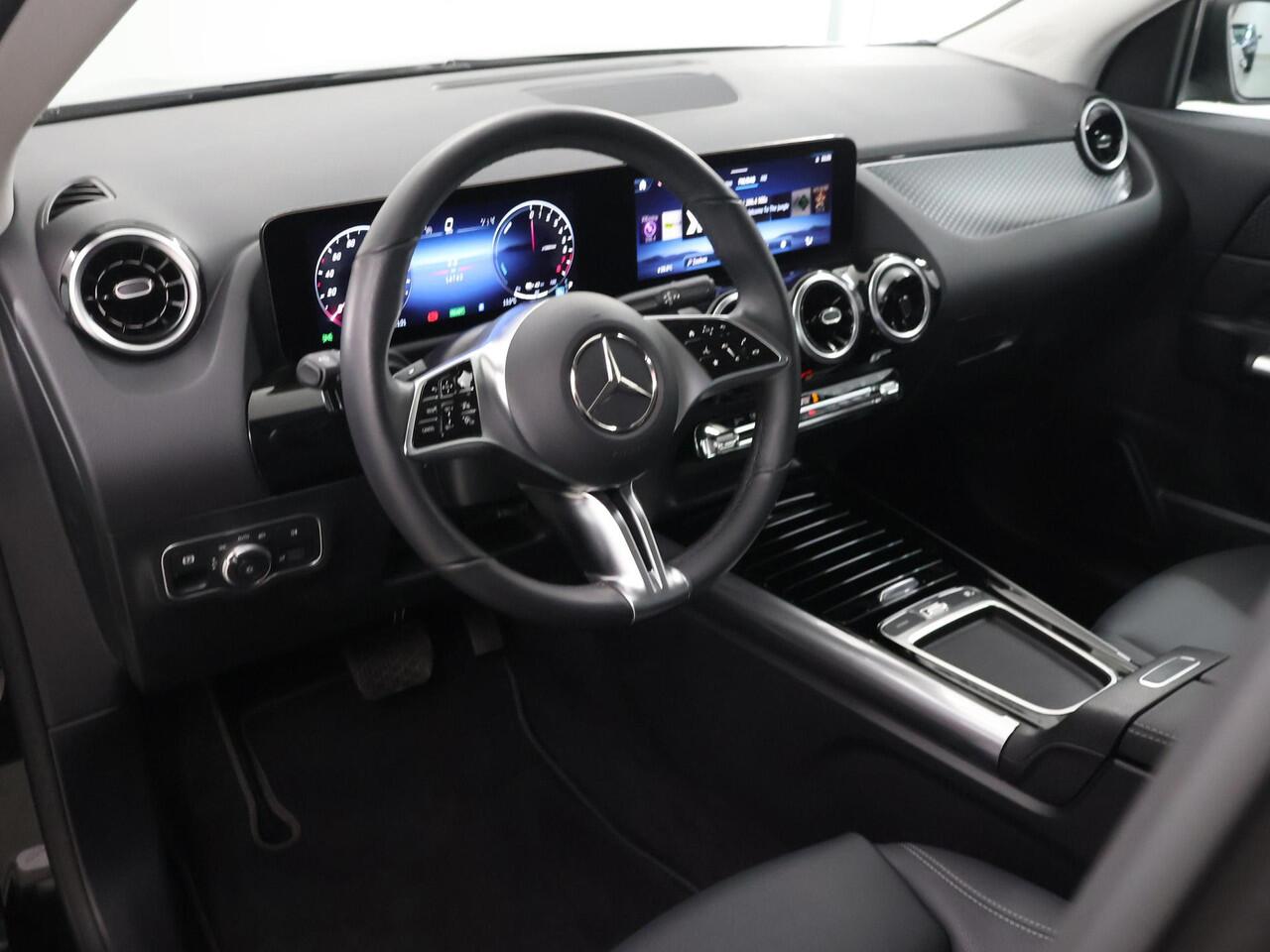 Mercedes-Benz GLA-KLASSE 250 e Luxury Line | Elektrische achterklep | Winter pakket | Achteruitrijcamera |