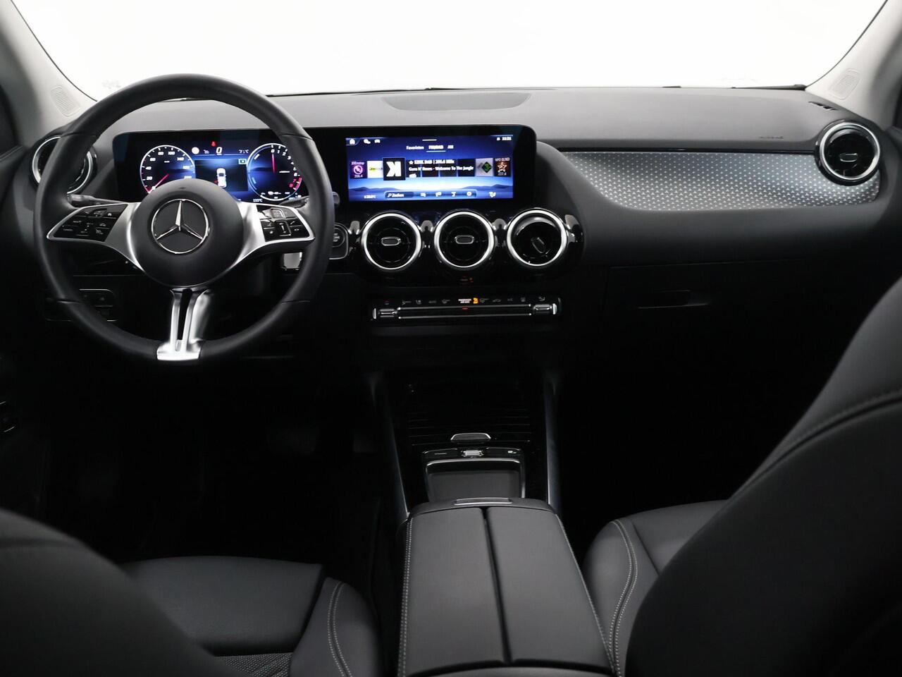 Mercedes-Benz GLA-KLASSE 250 e Luxury Line | Elektrische achterklep | Winter pakket | Achteruitrijcamera |