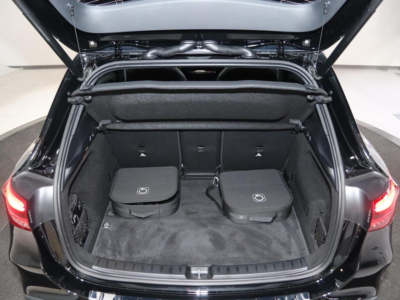 Mercedes-Benz GLA-KLASSE 250 e AMG Line | Trekhaak | Panoramadak | Night pakket | 20 inch |