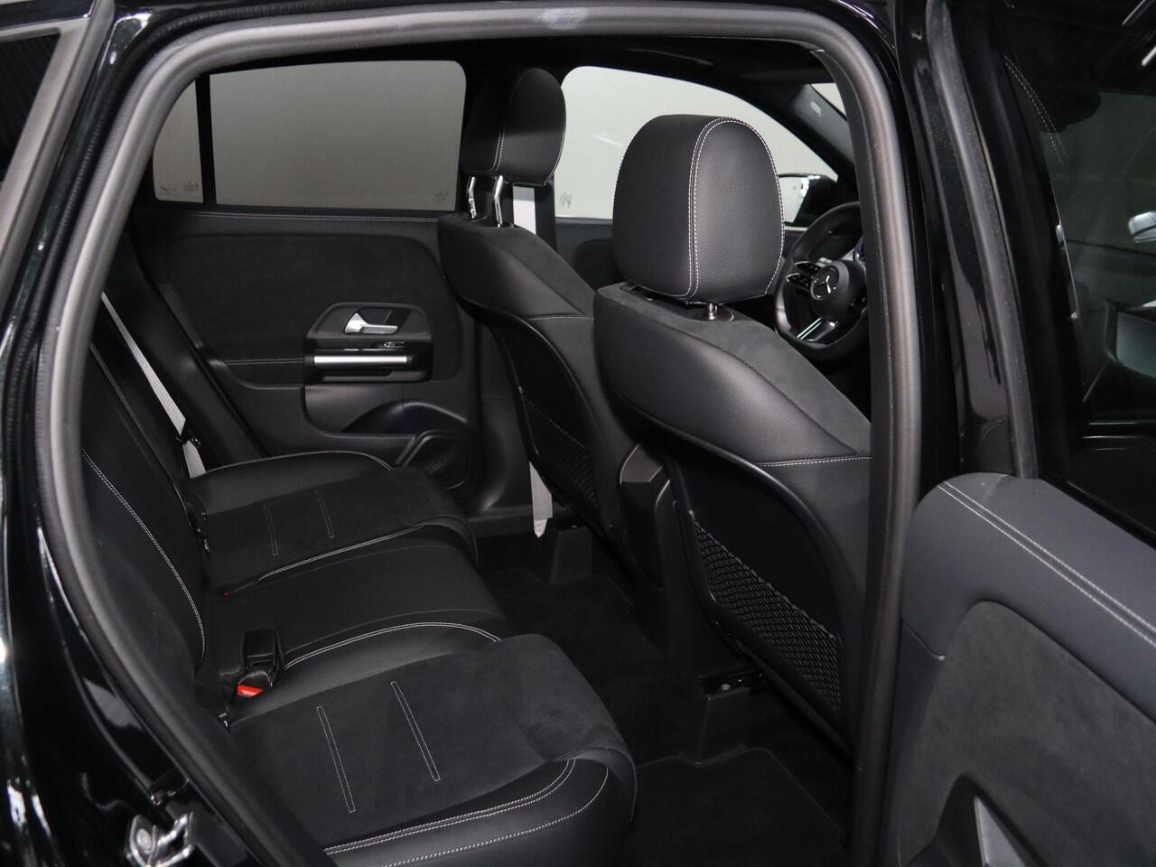 Mercedes-Benz GLA-KLASSE 250 e AMG Line | Trekhaak | Panoramadak | Night pakket | 20 inch |