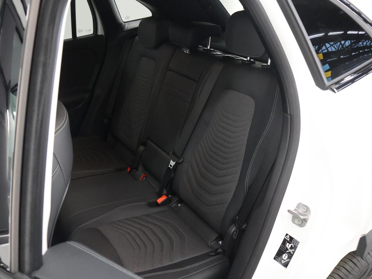 Mercedes-Benz GLA-KLASSE 250 e Luxury Line | Night pakket | Trekhaak | Winter pakket |