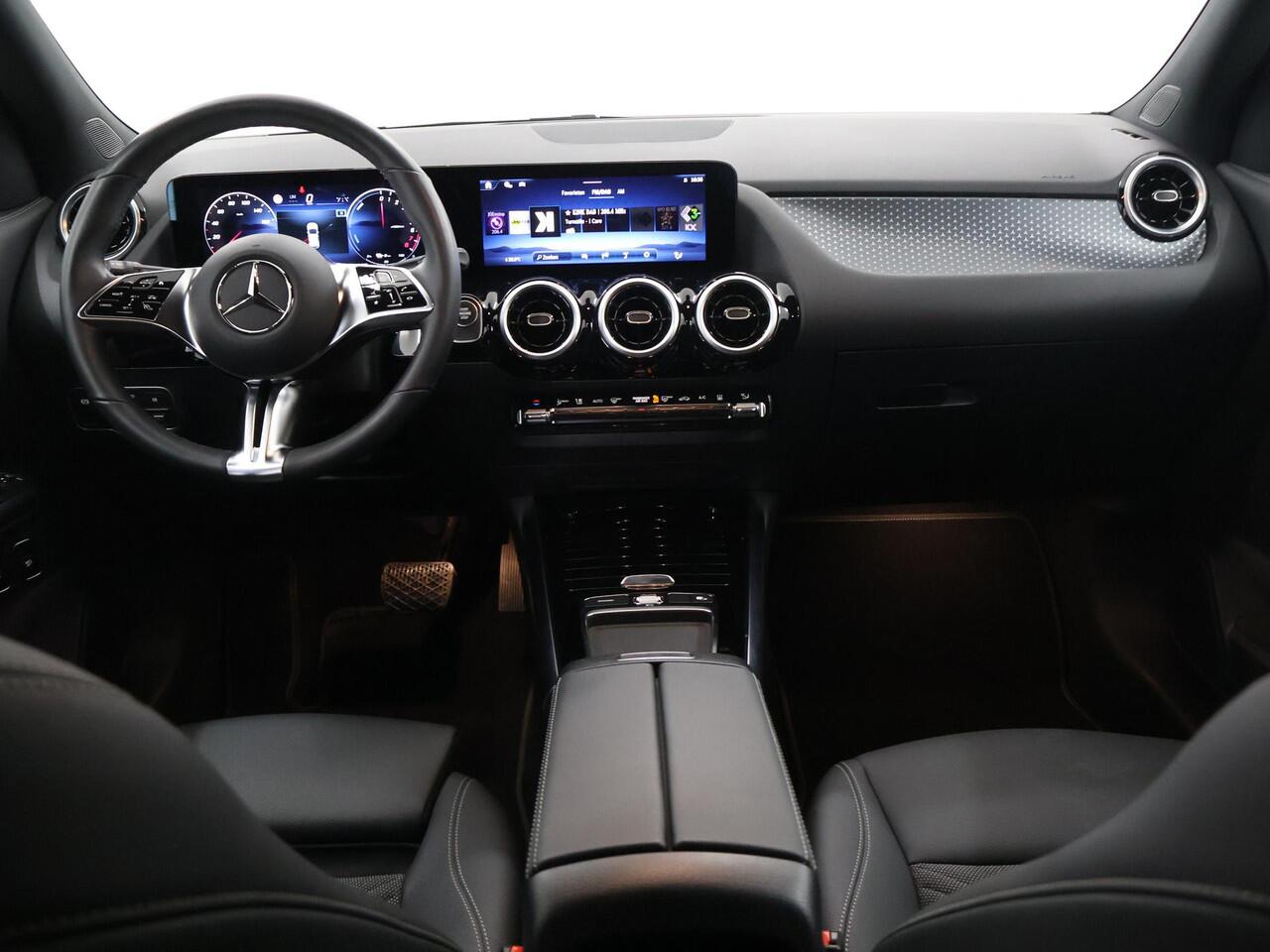 Mercedes-Benz GLA-KLASSE 250 e Luxury Line | Night pakket | Trekhaak | Winter pakket |