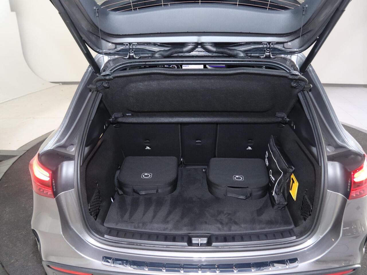 Mercedes-Benz GLA-KLASSE 250 e Business Solution AMG | Trekhaak | Winterpack | Dodehoek detectie | Apple Carplay |