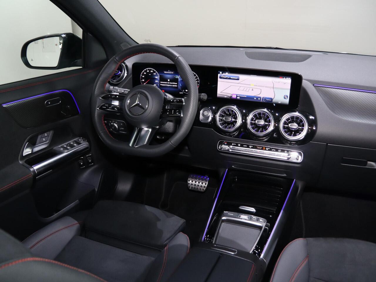 Mercedes-Benz GLA-KLASSE 250 e Business Solution AMG | Trekhaak | Winterpack | Dodehoek detectie | Apple Carplay |