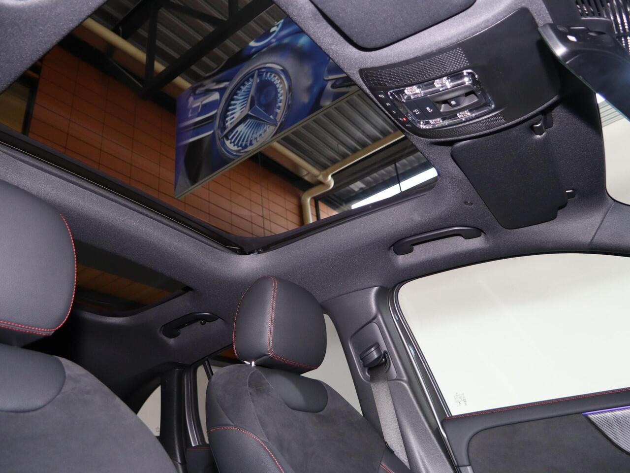 Mercedes-Benz GLA-KLASSE 250 e Business Solution AMG | Trekhaak | Winterpack | Dodehoek detectie | Apple Carplay |