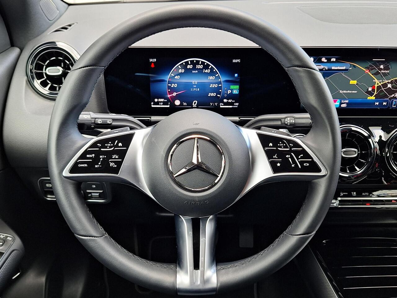 Mercedes-Benz GLA-KLASSE 250 e Star Edition | Achteruitrijcamera | Stoelverwarming | Elektrische achterklep
