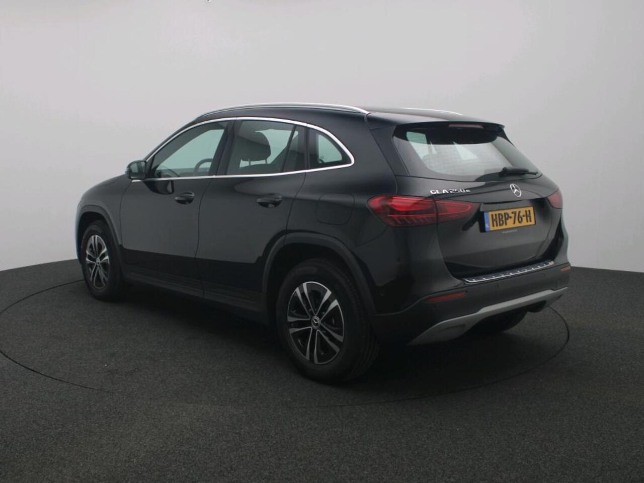 Mercedes-Benz GLA-KLASSE 250 e Star Edition | Achteruitrijcamera | Stoelverwarming | Elektrische achterklep