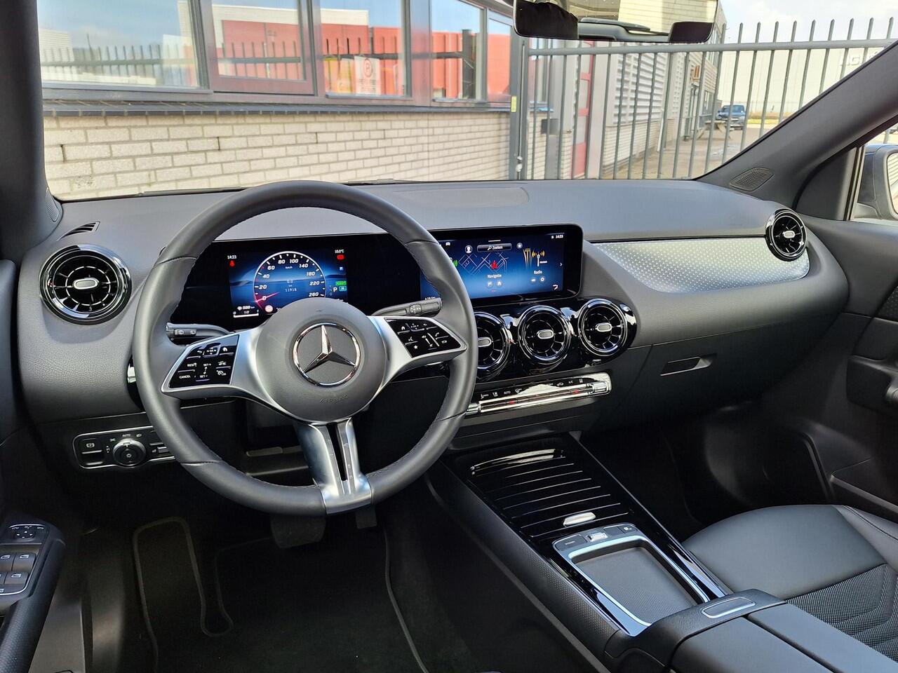 Mercedes-Benz GLA-KLASSE 250 e Star Edition | Achteruitrijcamera | Stoelverwarming | Elektrische achterklep