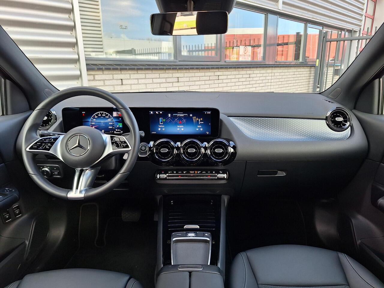 Mercedes-Benz GLA-KLASSE 250 e Star Edition | Achteruitrijcamera | Stoelverwarming | Elektrische achterklep