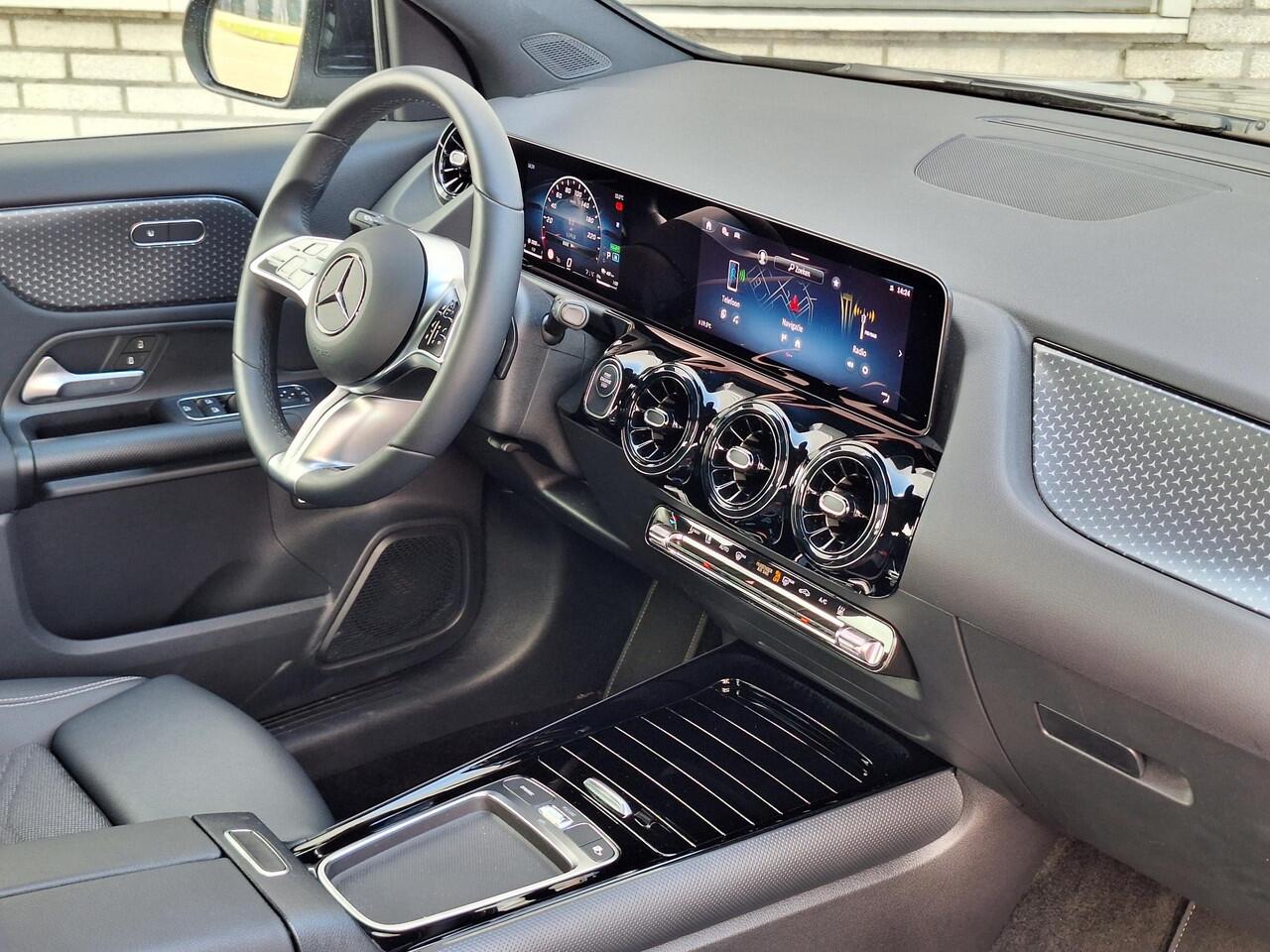 Mercedes-Benz GLA-KLASSE 250 e Star Edition | Achteruitrijcamera | Stoelverwarming | Elektrische achterklep