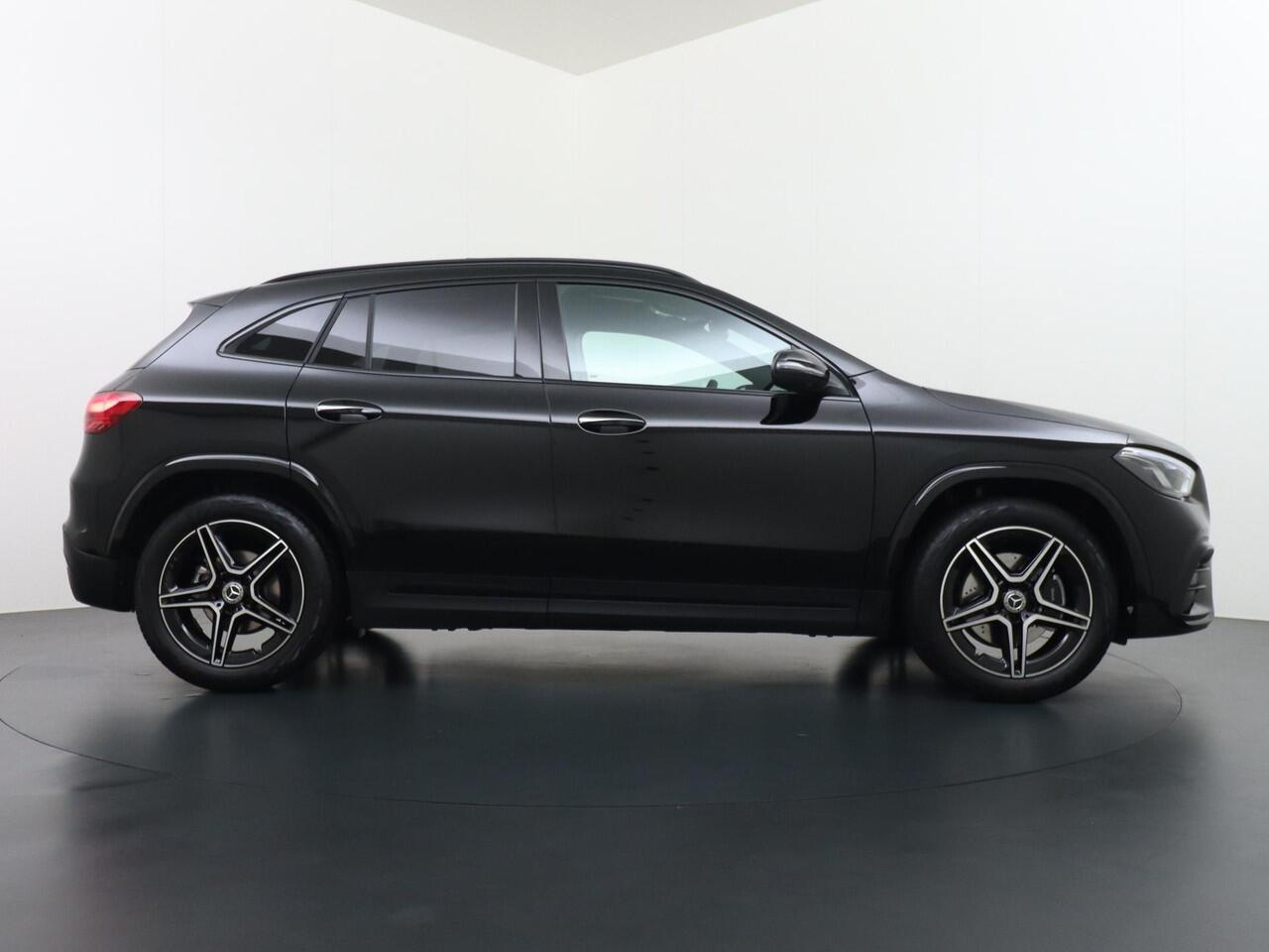 Mercedes-Benz GLA-KLASSE 180 Business Solution AMG