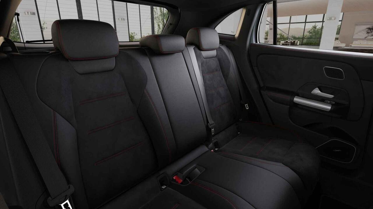 Mercedes-Benz GLA-KLASSE 250e Business Solution AMG | Premium Plus | Panoramaschuifdak | Trekhaak | Head-up | Burmester |