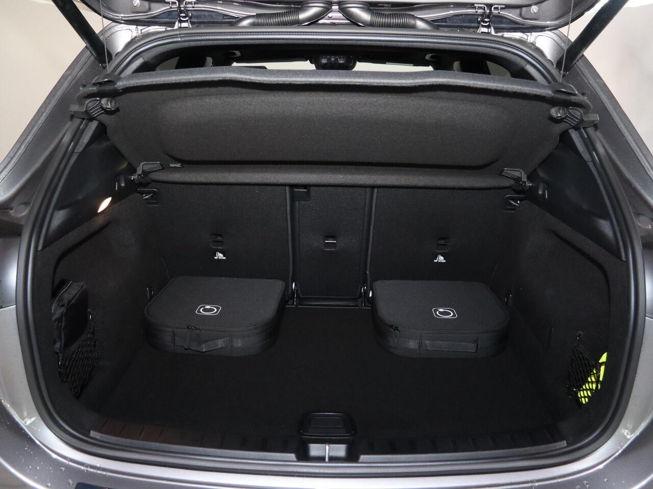 Mercedes-Benz GLA-KLASSE 250e Business Solution AMG | Premium Plus | Panoramaschuifdak | Head-up | Burmester | Winterpakket |