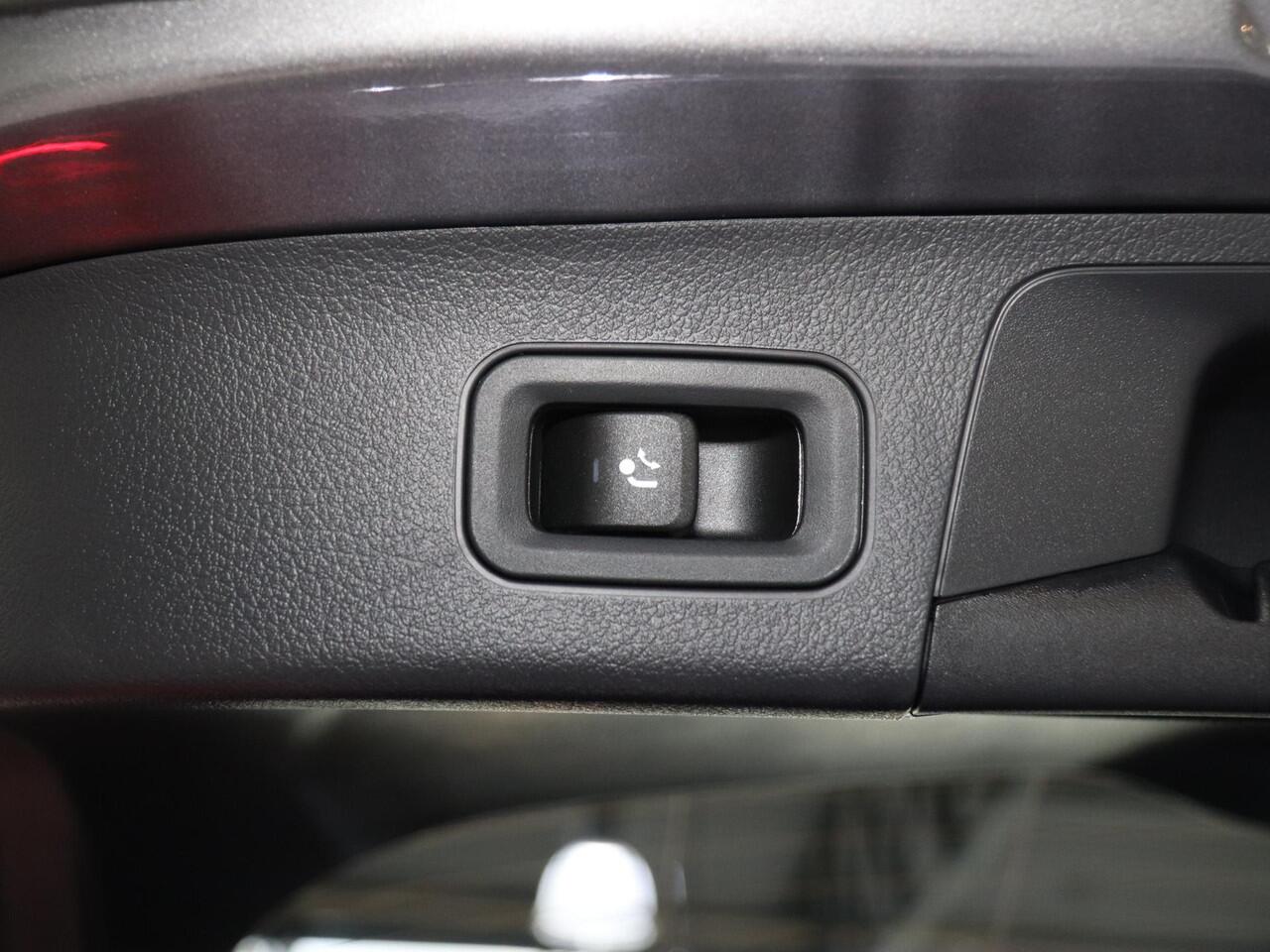 Mercedes-Benz GLA-KLASSE 250e Business Solution AMG | Premium Plus | Panoramaschuifdak | Head-up | Burmester | Winterpakket |