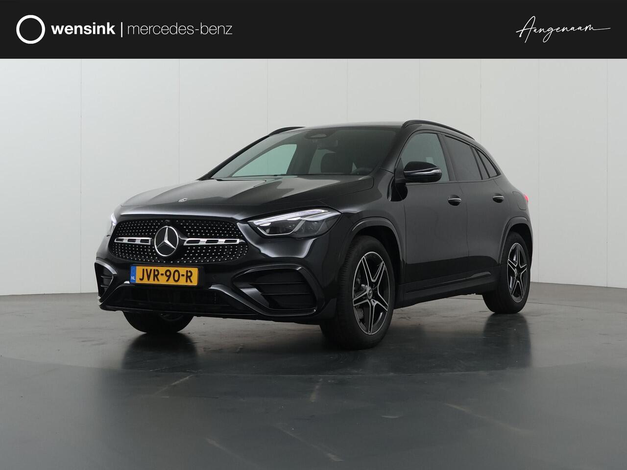 Mercedes-Benz GLA-KLASSE 180 Business Solution AMG | Panoramaschuifdak | Premium Plus | Trekhaak | Nightpakket | Achteruitrijcamera | Stoelverwarming voor |